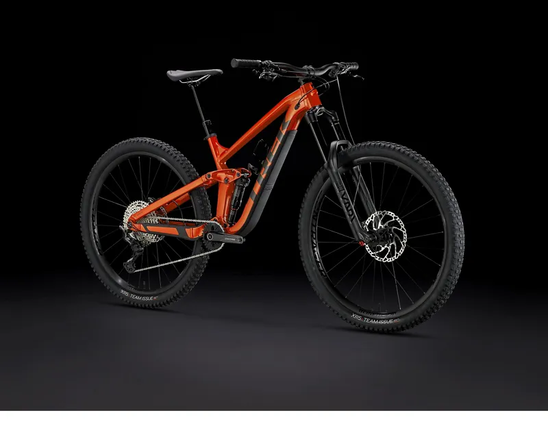 Trek Slash 7 Trail Mountain Bike in Lava-11